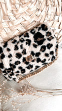 Charger l&#39;image dans la galerie, Sac moumoute LEOPARD
