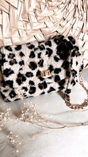 Charger l&#39;image dans la galerie, Sac moumoute LEOPARD